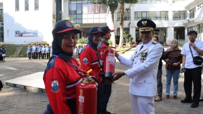Cimahi Kukuhkan Relawan Damkar pada Peringatan Hari Otonomi Daerah ke-29